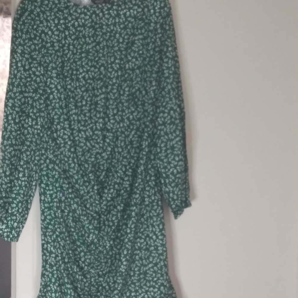SHEIN FLORAL PRINT GREEN DRSS - 1X